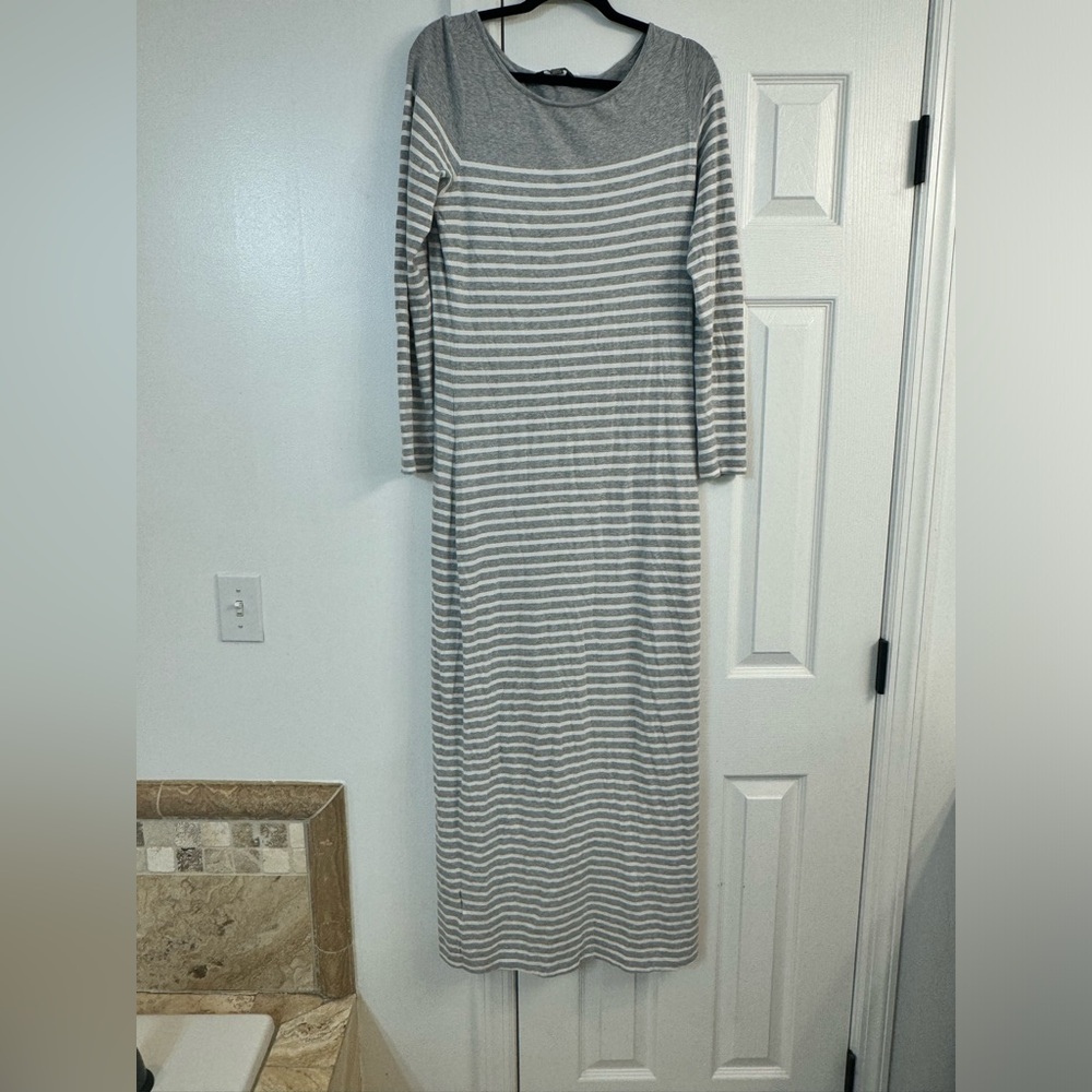 Tommy Bahama, gray and white maxi dress long sleeve size medium